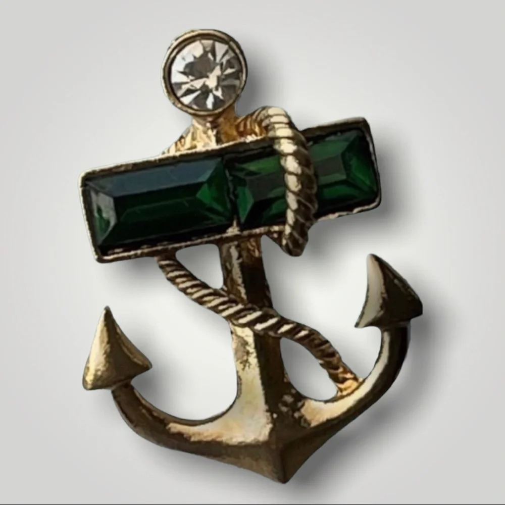 🫶🏻 Nautical Anchor Jacket Pin